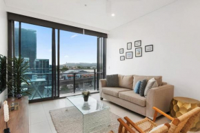 South Bank Skyline Suite with Pool & Gym